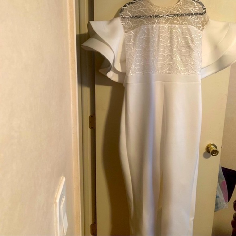 🔥Fashionable white jumpsuit - MAKE AN OFFER!!